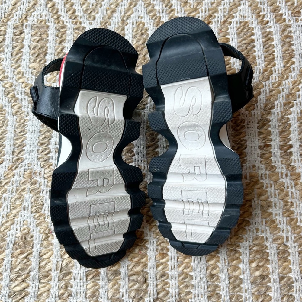 Sorel Kinetic Impact Leather Platform Sandal Ankle Strap Black White Size 6.5 - Picture 3 of 8